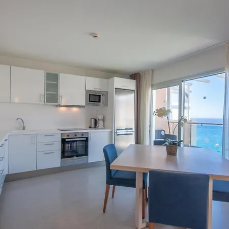 Apartment Superior 2 Bedroom Penthouse, Almost On The Beach. *
