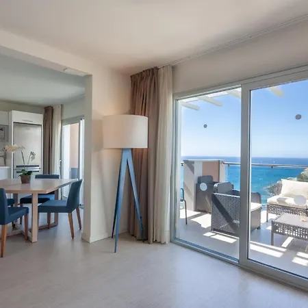 Superior 2 Bedroom Penthouse, Almost On The Beach. アパート